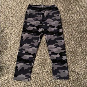 Camo cropped leggings 💕